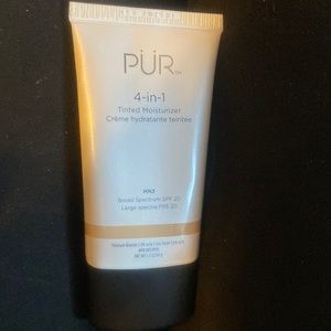 Tinted moisturizer SPF 20
